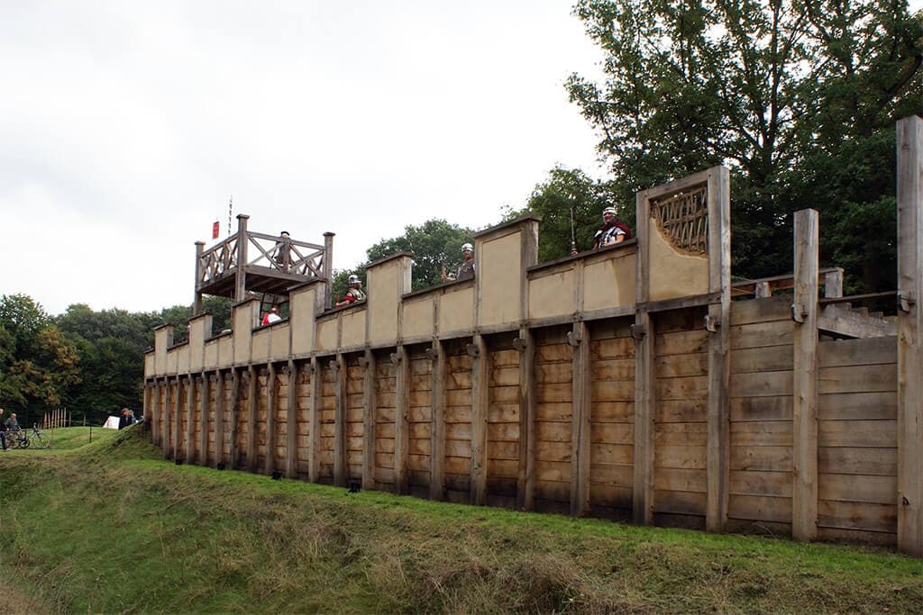 title_holz-erde-mauer